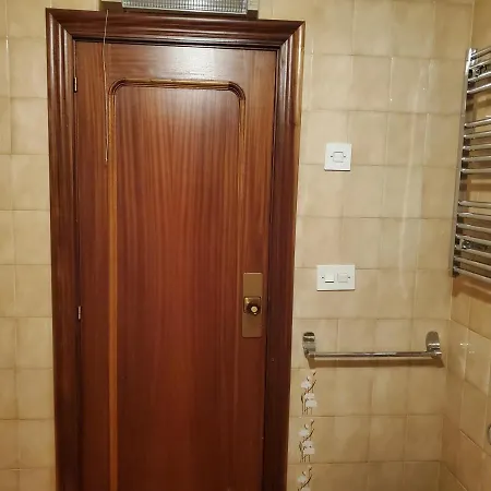 Classic Bedroom In The Center Of Проживание в семье *