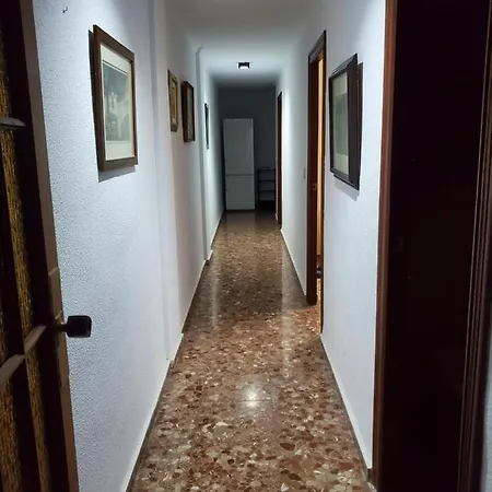 Проживание в семье Classic Bedroom In The Center Of Аликанте