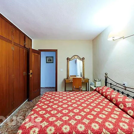 Проживание в семье Classic Bedroom In The Center Of *