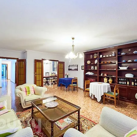 Проживание в семье Classic Bedroom In The Center Of *